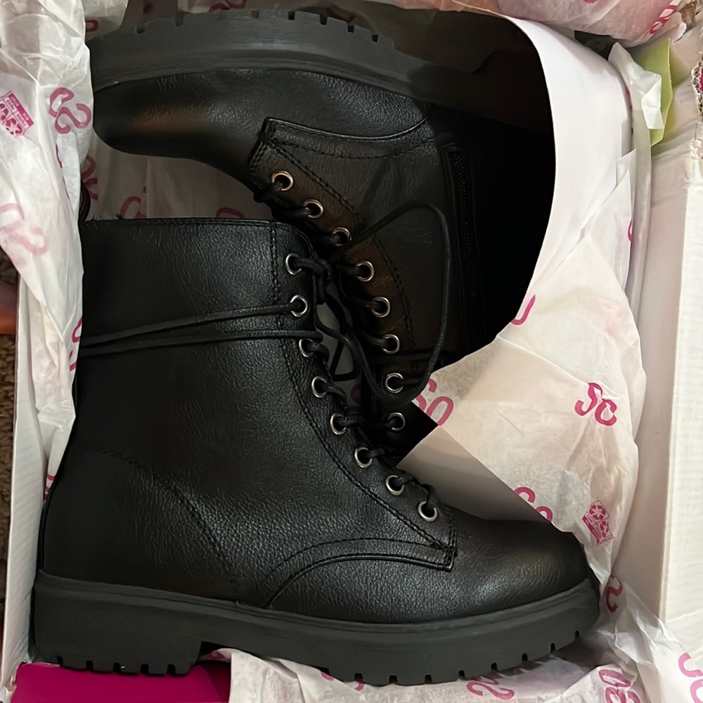 New in box black boots